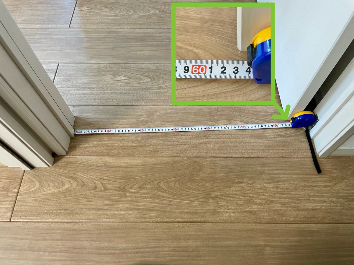 子供部屋の入口の開き戸の有効開口を測ったところ。630mm